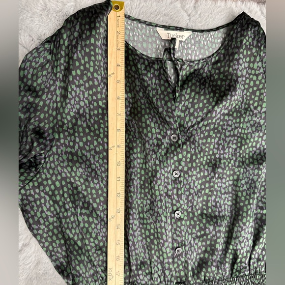 Tucker Juliette Midi Dress Size XL Silk Stretch Charmeuse Emerald Green Multi - Picture 11 of 15